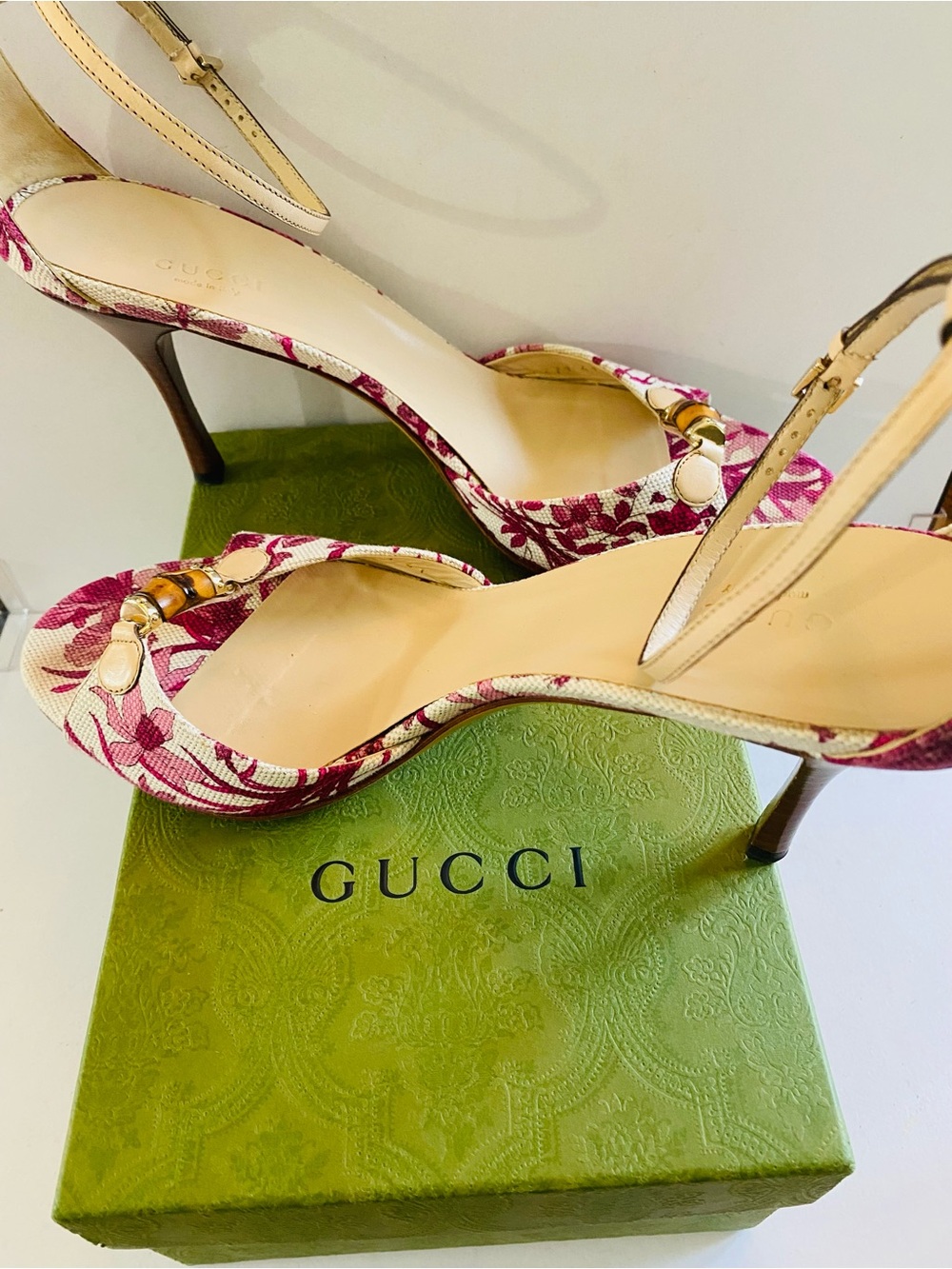 🛍️ Gucci Authentic Flora Canvas Bamboo Horsebit Sandals W/Box & Bag